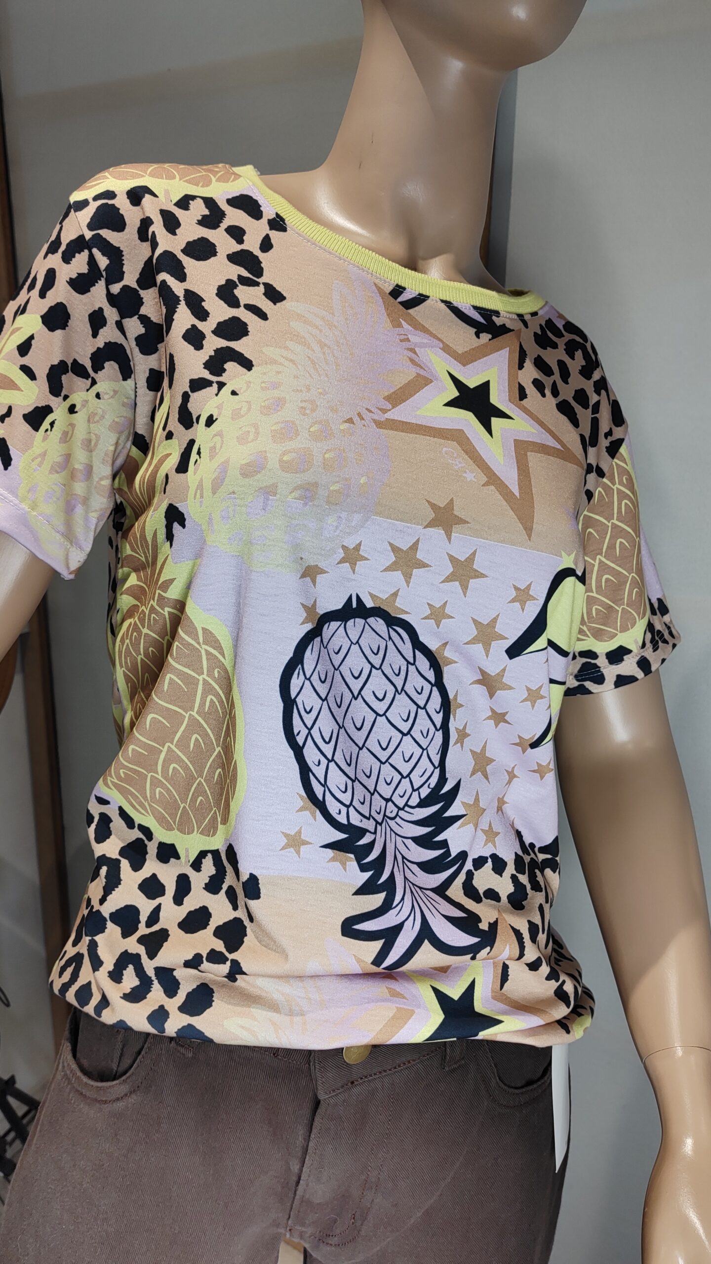 Remera estampada “Tropical Stars” - Image 2