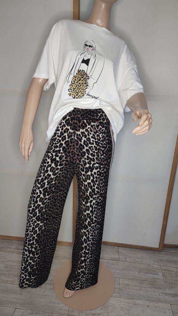 Pantalón ancho animal print - Image 3